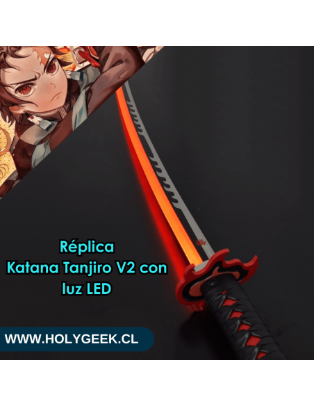 katana ornamental con luz LED interna, tiene una hoja de acero al carbono, guarda de metal, empuñadura y vaina de madera.