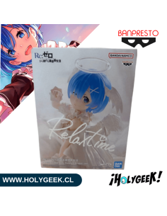 Rem Sweet Angel Ver. sentada con alas transparentes sobre fondo neutro de HolyGeek 2
