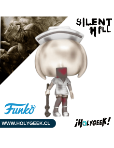 enfermera de Silent Hill mostrando los detalles de la bata, el arma y la máscara característica.