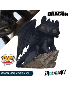 Toothless mostrando los detalles de sus escamas, alas desplegadas y la textura de la roca.