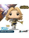 Lux mostrando los detalles de su armadura, su cabello rubio y los acabados del báculo mágico