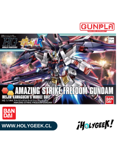 Figura ensamblada del Amazing Strike Freedom Gundam mostrando sus alas y armamento desplegado 2