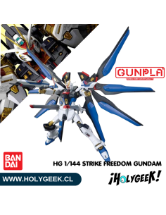 Figura ensamblada del Strike Freedom Gundam mostrando sus alas desplegadas y armamento